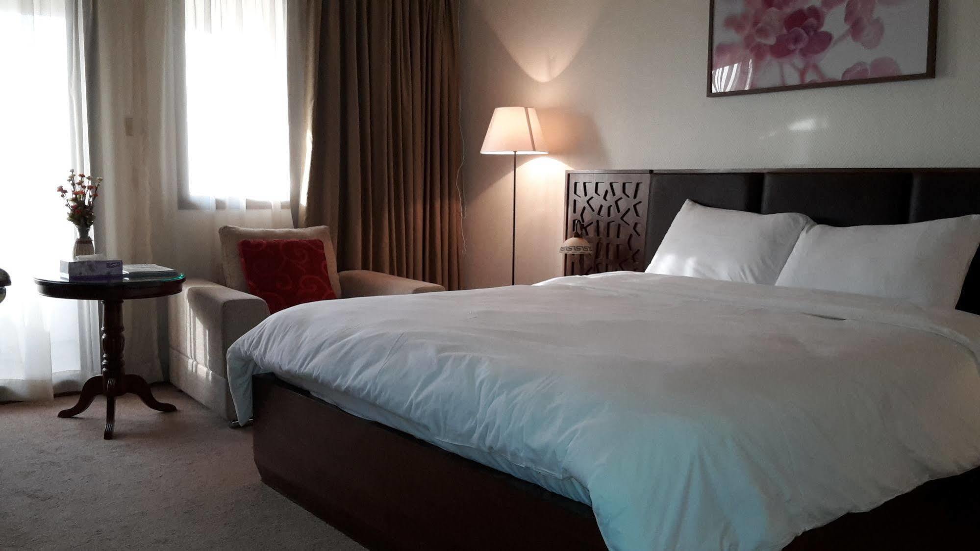 New Park Hotel Kuwait City Bagian luar foto