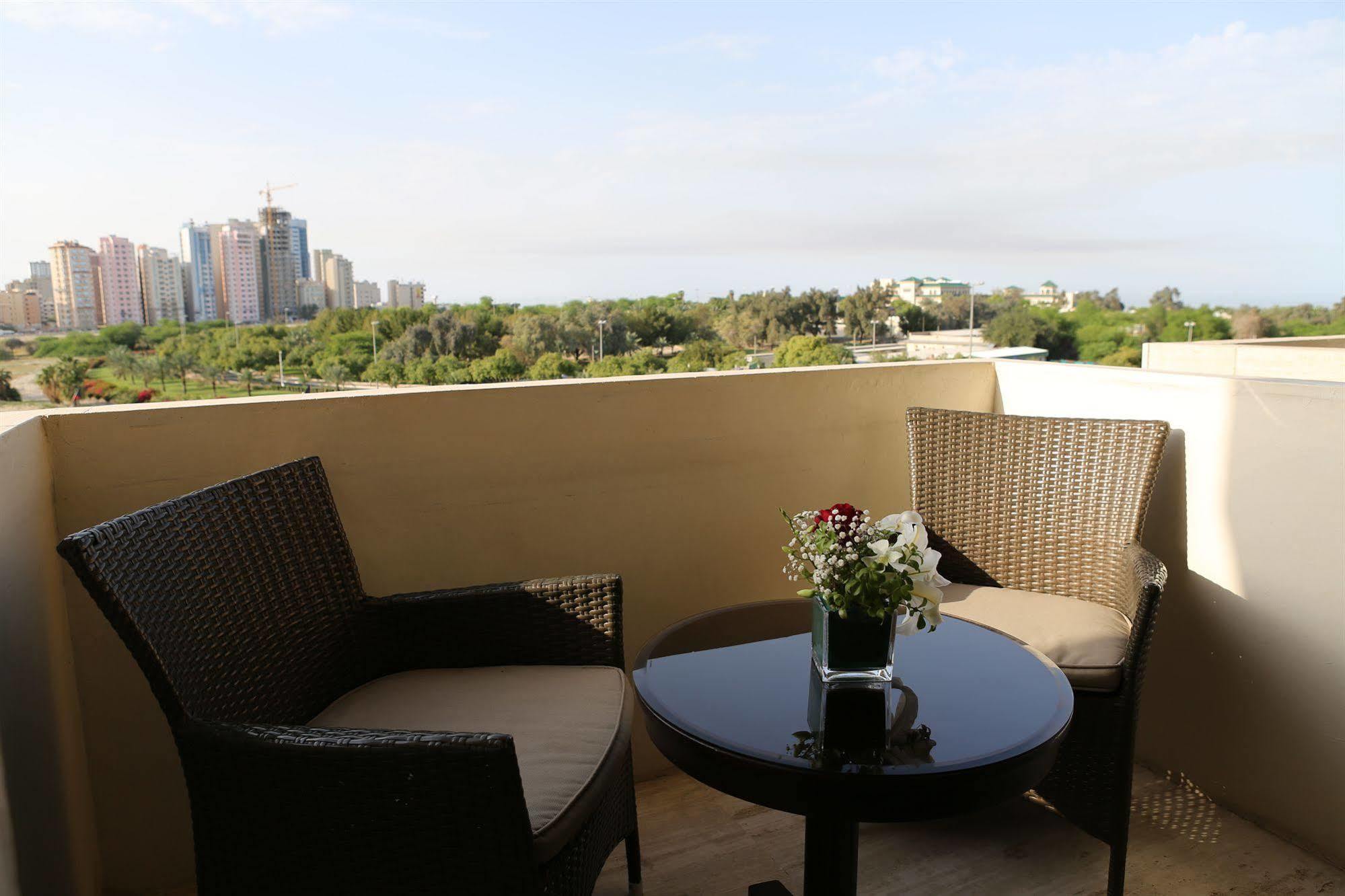 New Park Hotel Kuwait City Bagian luar foto
