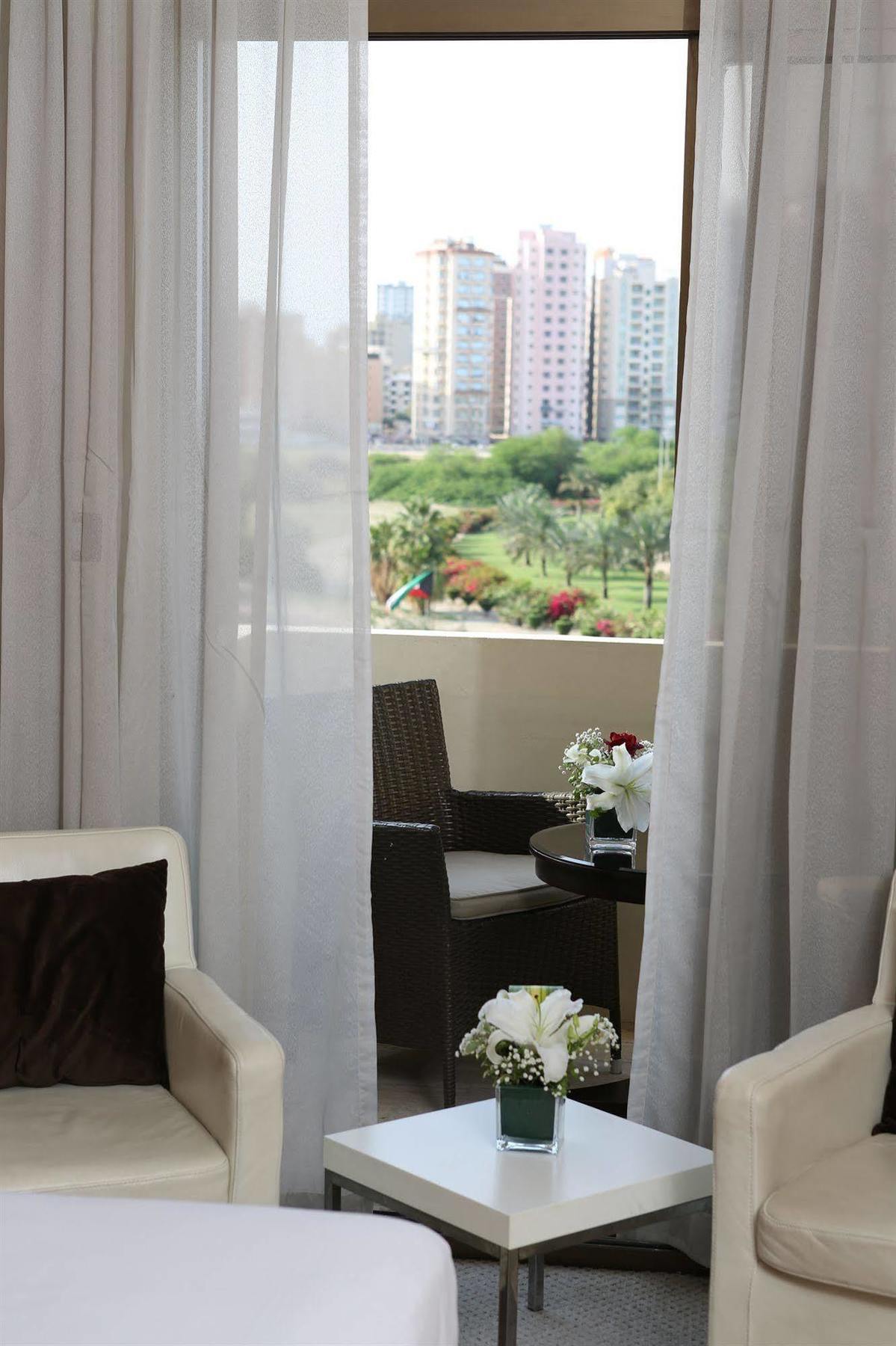 New Park Hotel Kuwait City Bagian luar foto