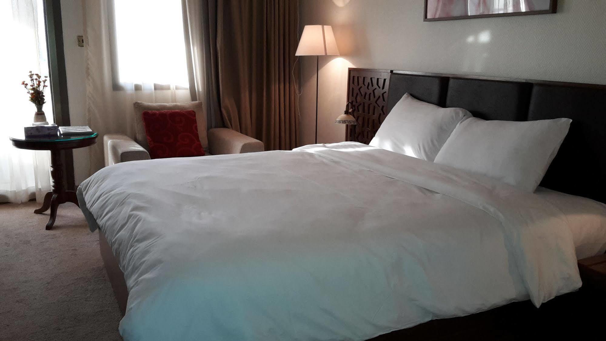 New Park Hotel Kuwait City Bagian luar foto