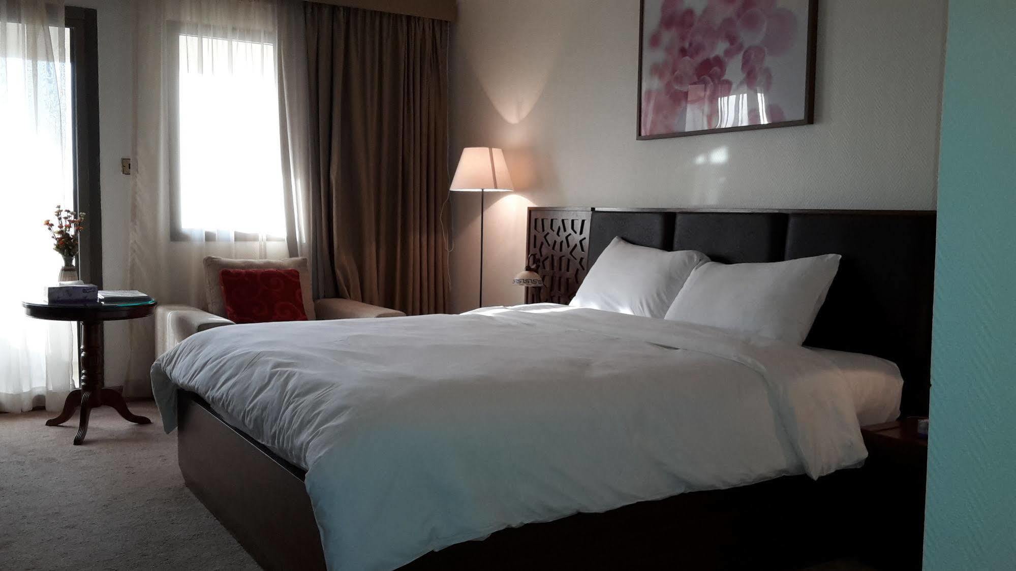 New Park Hotel Kuwait City Bagian luar foto