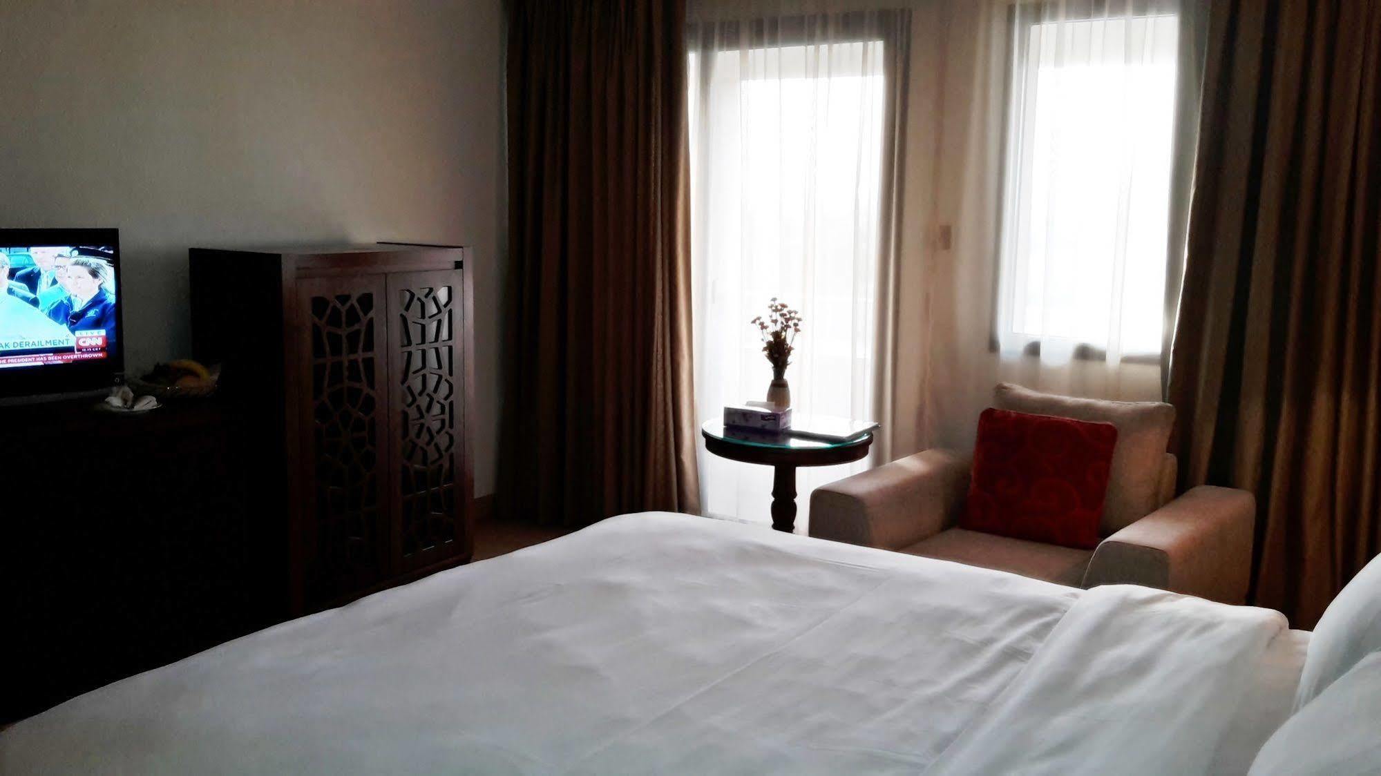 New Park Hotel Kuwait City Bagian luar foto