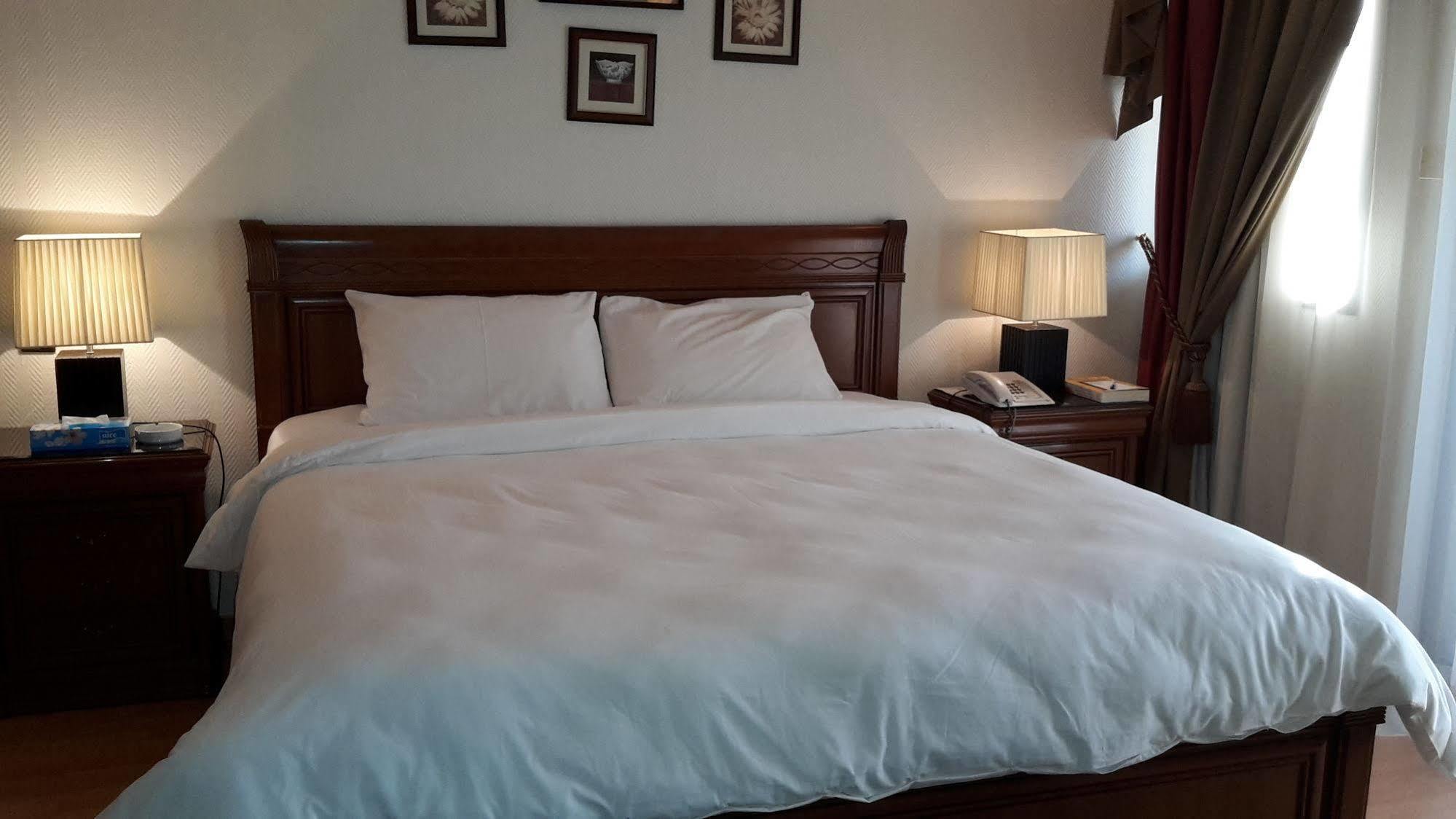 New Park Hotel Kuwait City Bagian luar foto