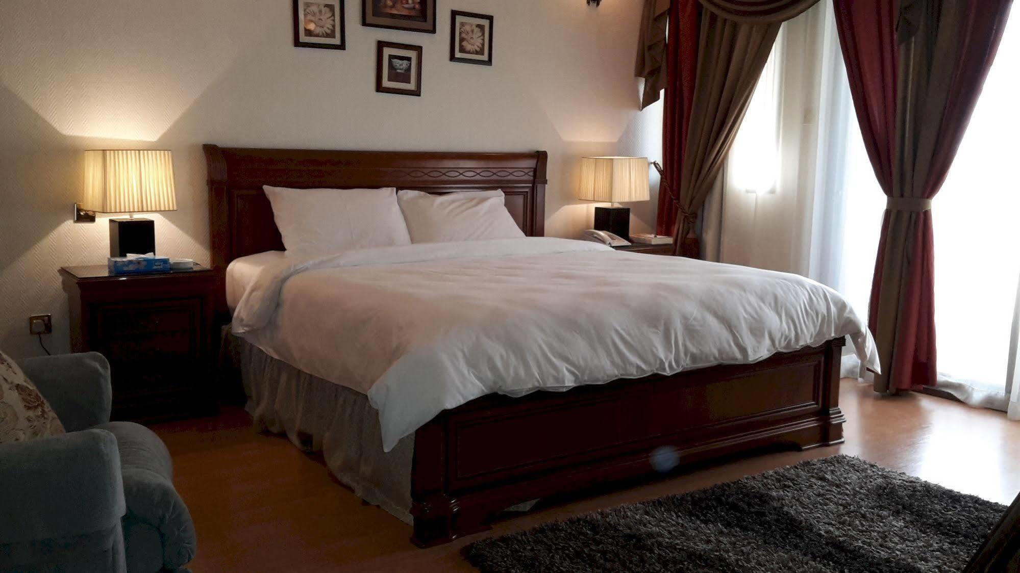 New Park Hotel Kuwait City Bagian luar foto